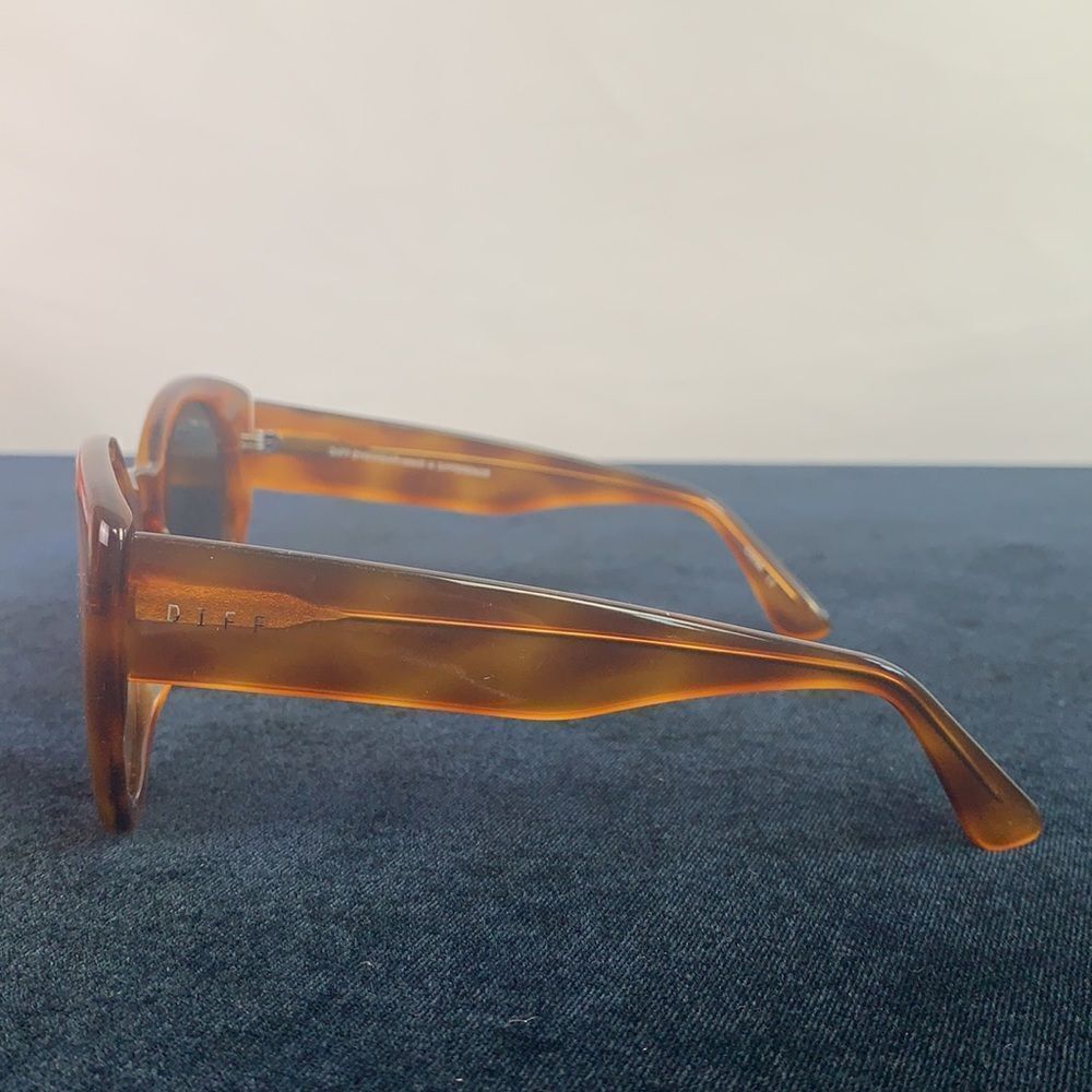 Diff Eyewear Large Tortoise Frame Sunglasses - image 5